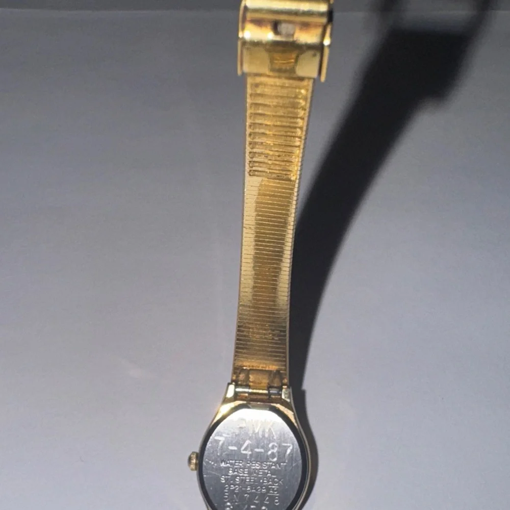 vintage gold-tone Seiko quartz
